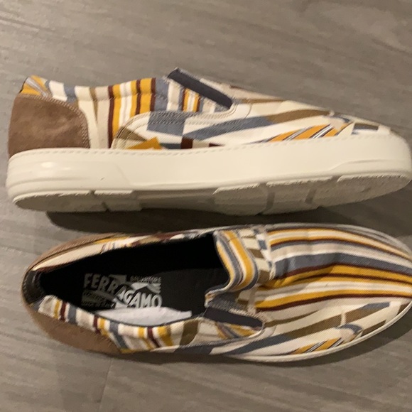 Display shoes